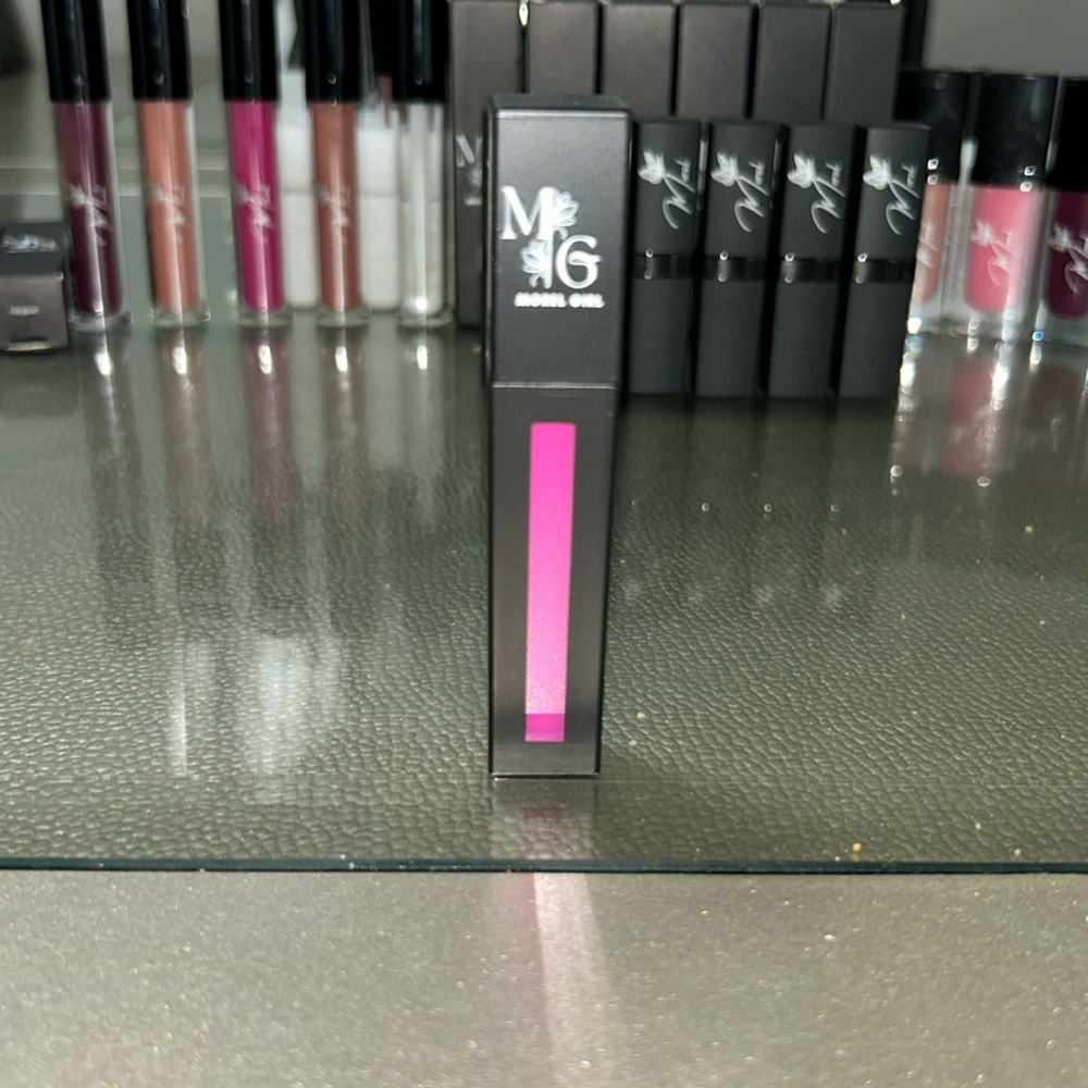 Fuscia (Liquid Matte Lipstick)